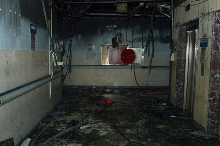 
	Hospital danificado na Ar&aacute;bia Saudita: detalhes sobre o inc&ecirc;ndio e suas v&iacute;timas eram escassas
 (REUTERS/Saudi Civil Defense)