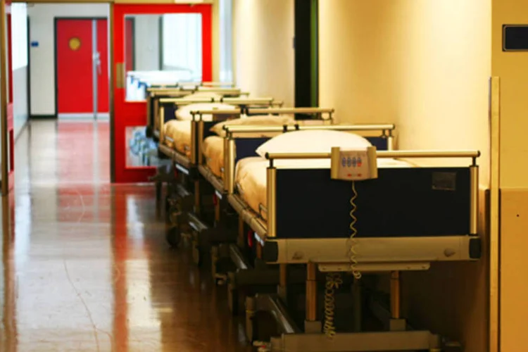 Corredor de Hospital: O ministério informou que, nos próximos meses, os hospitais universitários vão receber verbas para equipamentos e reforma (sxc.hu)