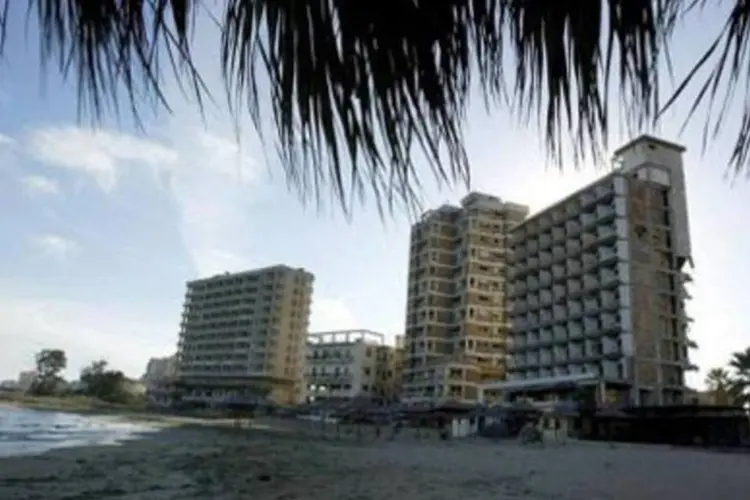 Hotéis desertos na cidade de Varosha, no Chipre (Tarik Tinazay/AFP)