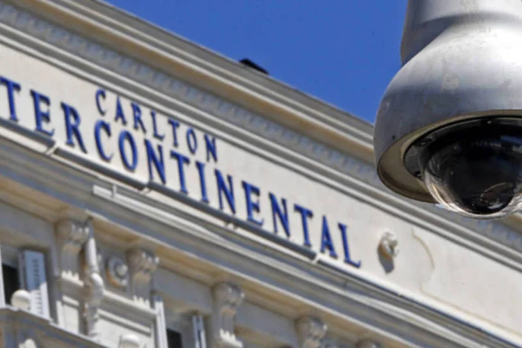 
	C&acirc;mera de seguran&ccedil;a em hotel em Cannes: foram roubadas joias no valor de milh&otilde;es de d&oacute;lares no ano passado
 (Eric Gaillard/Reuters)