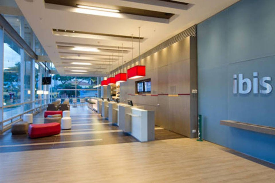 Ibis quer virar hotel fast food