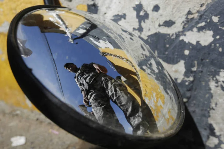 Houthi: movimento rebelde xiita tenta se expandir nas regiões centrais e ocidentais do Iêmen (Khaled Abdullah/Reuters)
