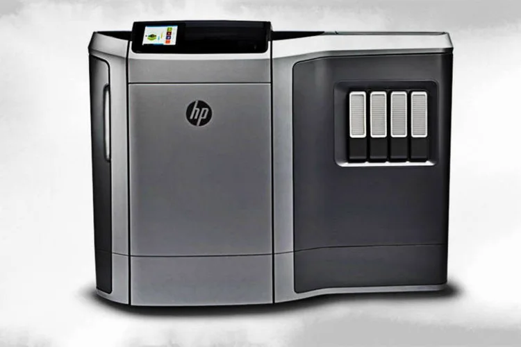 
	Multi Jet Fusion: Dez vezes mais r&aacute;pida que concorrentes, impressora 3D da HP produz pe&ccedil;as t&atilde;o fortes que conseguem sustentar um carro
 (Divulgação)