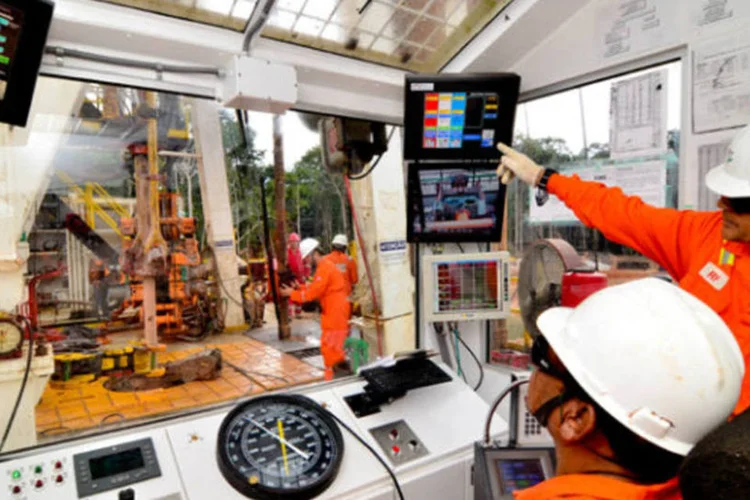 
	Funcion&aacute;rios da HRT Participa&ccedil;&otilde;es em Petr&oacute;leo SA: a Ebtida totalizou 35,8 milh&otilde;es de reais
 (Divulgação)