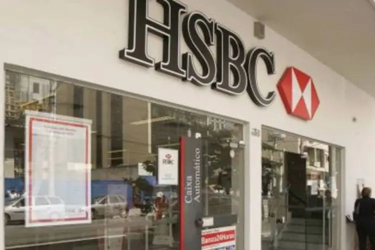
	HSBC: o banco teria ajudado mais de 8,7 mil brasileiros a depositar US$ 7 bilh&otilde;es em contas secretas na Su&iacute;&ccedil;a
 (.)