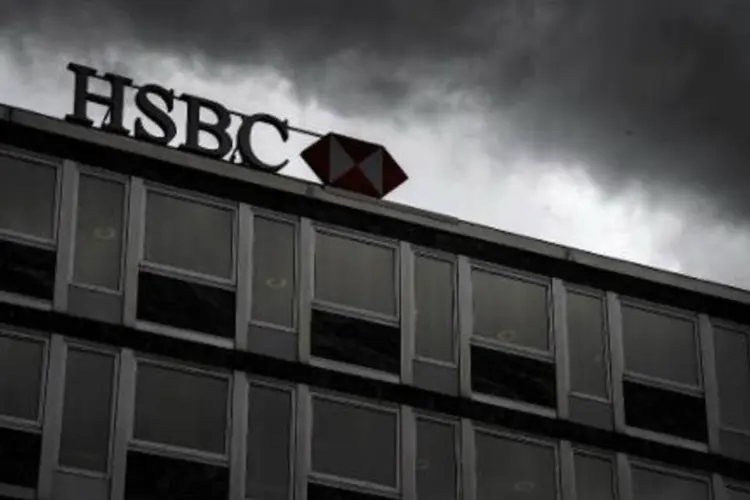 Logo do banco suíço HSBC em um edifício em Genebra: investigação é uma verdadeira viagem ao coração da fraude fiscal (Fabrice Coffrini/AFP)