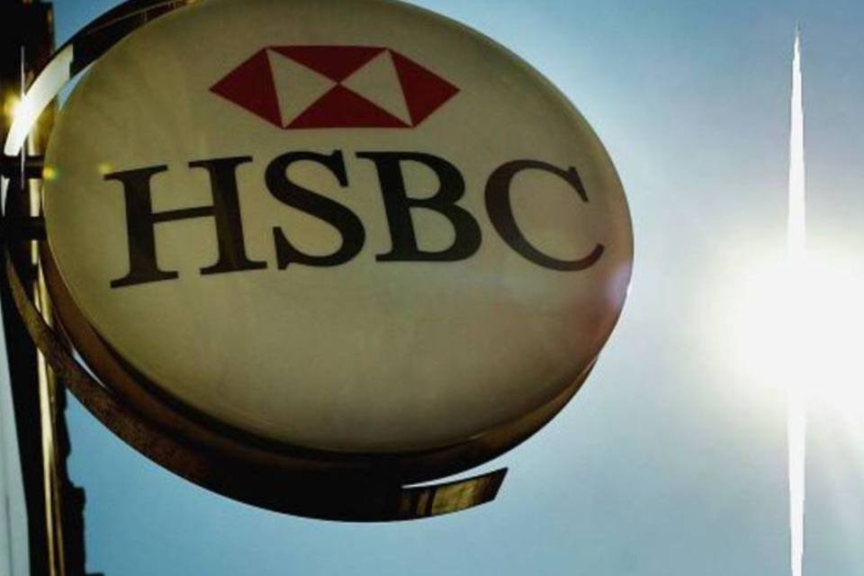 Grupo atira bombas de tinta contra agência do HSBC