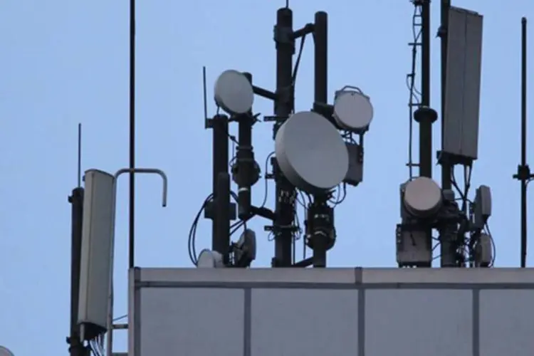 
	Antenas para 3G: a ideia de antecipar as obriga&ccedil;&otilde;es das operadoras com a cobertura 3G continua sendo considerada, e sem di&aacute;logo com as teles
 (Getty Images)