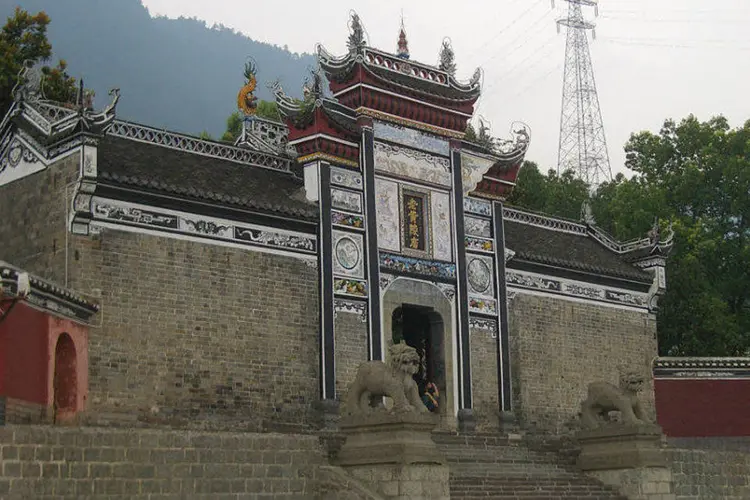 Templo em Huangling, um pequeno povoado da província de Jiangxi, no sudeste da China (Vmenkov/Wikimedia Commons)