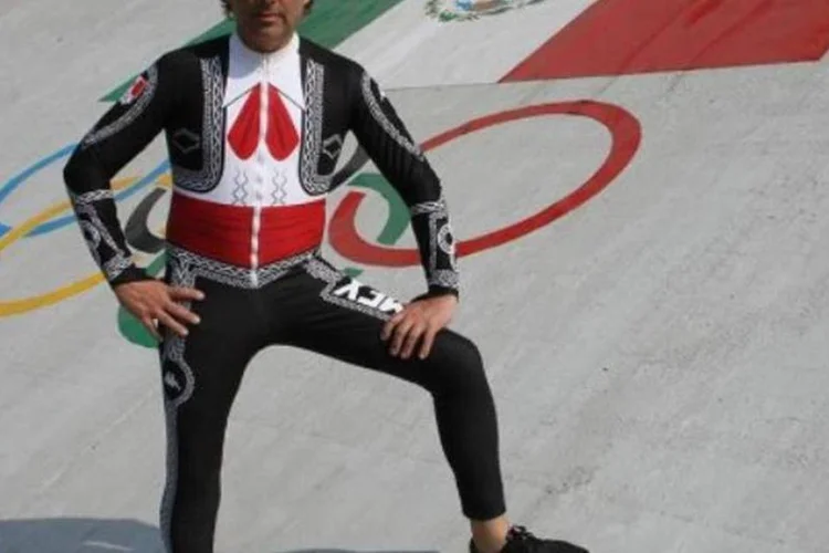 
	Hubertus von Hohenlohe, integrante da delega&ccedil;&atilde;o do M&eacute;xico nas Olimp&iacute;adas de Sochi: depois de pistoleiro na &uacute;ltima edi&ccedil;&atilde;o, atleta agora volta como Mariachi
 (Divulgação/Comitê Olímpico Mexicano)