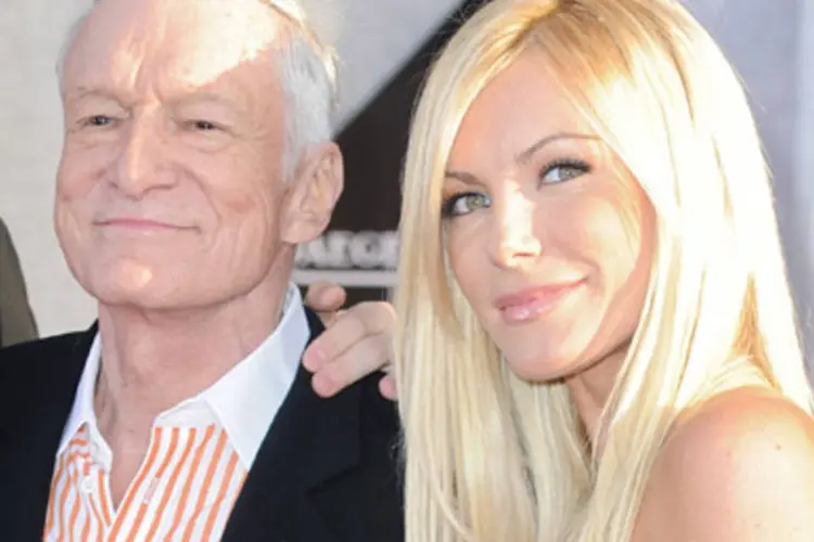 Hugh Hefner e sua namorada Crystal Harris: fundador da Playboy deseja pagar US$ 5,50 por título para tirar empresa da bolsa (Frazer Harrison/Getty images)