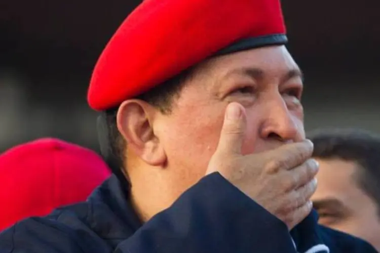 
	Hugo Ch&aacute;vez de uniforme: presidente venezuelano encontra-se em processo p&oacute;s-operat&oacute;rio &quot;complexo e duro&quot;
 (Carlos Garcia Rawlins/Reuters)