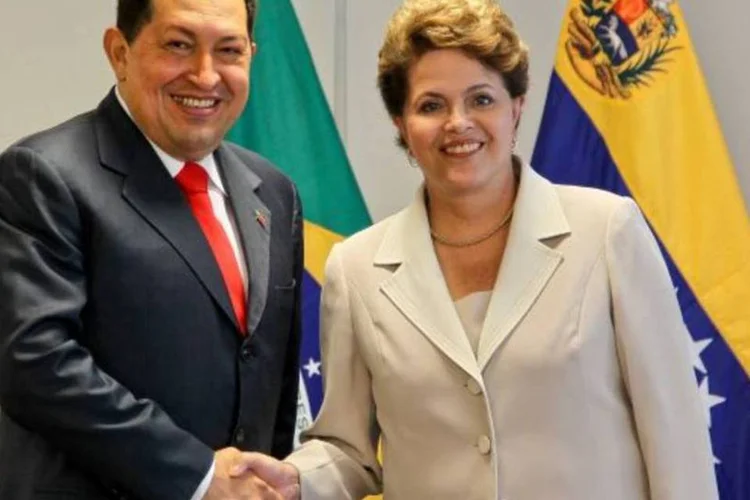Hugo Chávez e Dilma Rousseff: Maduro, chanceler da Venezuela, teria vindo ao Brasil (Roberto Stuckert Filho/Presidência da República)