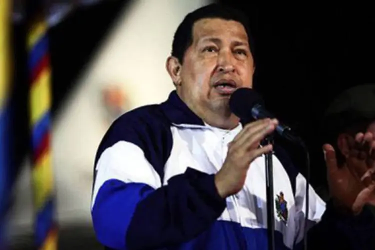Chávez, de 57 anos, apareceu junto a seus seguidores no Balcão do Povo em um ato fechado no palácio de governo (Presidência/AFP)