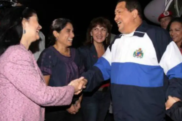 O presidente da Venezuela, Hugo Chávez, foi recepcionado por vários integrantes do governo em Caracas (Presidência)