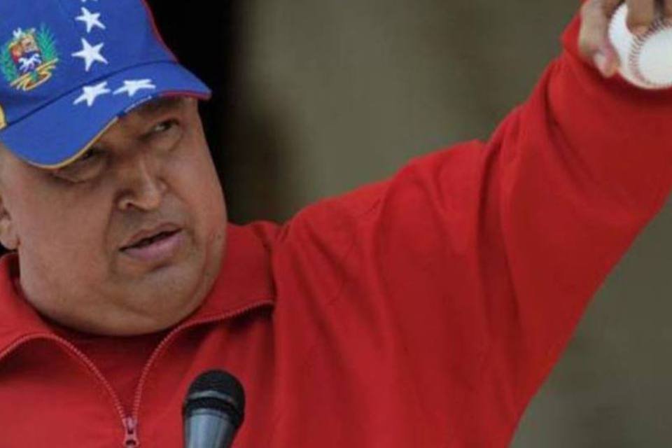 Chávez alfineta Uribe e louva atual governo colombiano