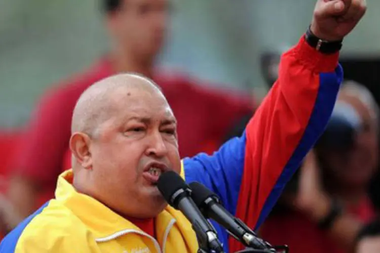 No programa, Chávez comenta temas sobre a política nacional e internacional, atende a telefonemas de telespectadores e ouvintes,e anumcia medidas de governo (Juan Barreto/AFP)