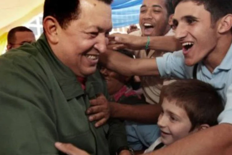 Estudos do governo apontam que a popularidade de Chávez está em 54%. 