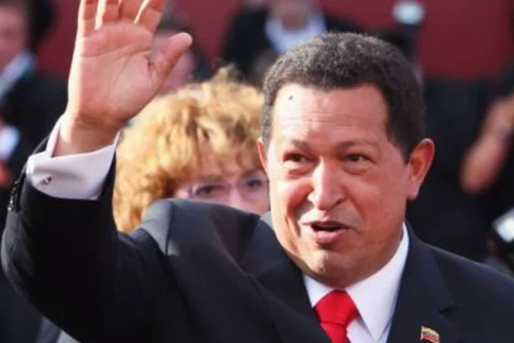 "Não temos outra escolha senão, por dignidade, romper totalmente nossas relações com nossa nação irmã Colômbia", disse Chávez (.)