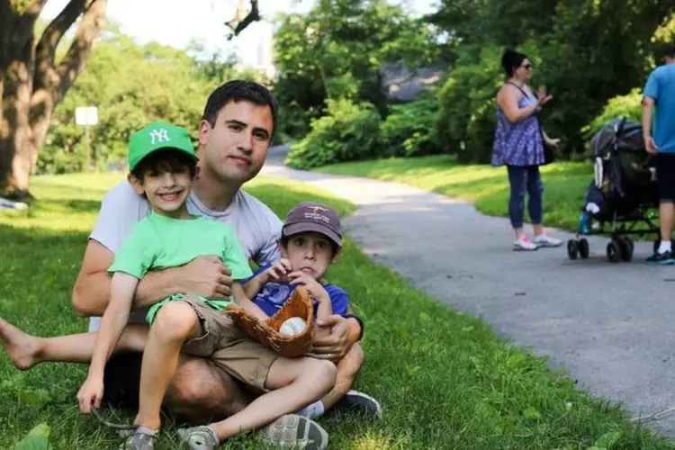 
	Pai e filhos no parque: postagem sobre educa&ccedil;&atilde;o financeira viraliza
 (Reprodução Facebook / Humans of New York)