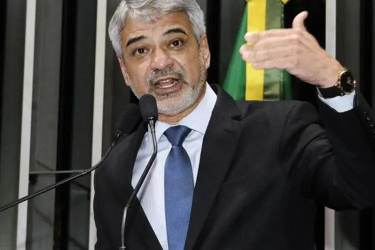 Senador Humberto Costa (PT-PE) durante discurso no plenário do Senado Federal (Waldemir Barreto/Agência Senado)