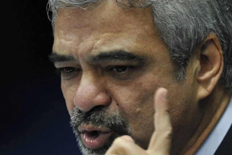 
	Humberto Costa (PT-PE): L&iacute;der do PT no senado, Costa foi acusado pelo ex-diretor Paulo Roberto Costa de ter recebido R$ 1 milh&atilde;o em esquema de corrup&ccedil;&atilde;o da estatal
 (Antonio Cruz/Abr/Agência Brasil)