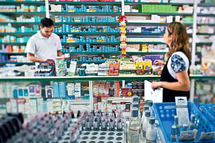 
	Profarma: a&ccedil;&atilde;o j&aacute; superou o desempenho da concorrente neste ano, subindo 112% contra 69% da Raia Drogasil
 (Germano Lüders/Exame)