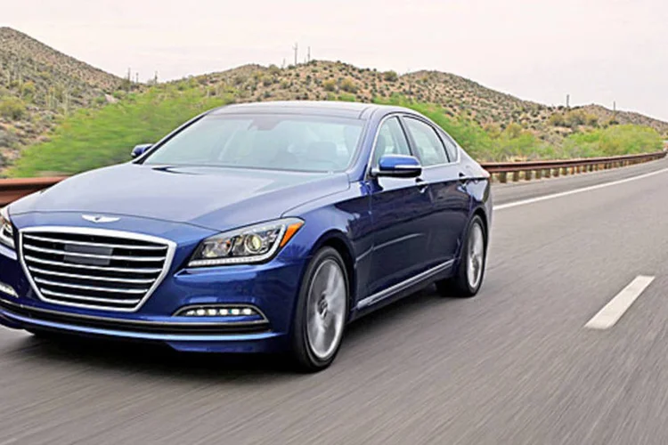 Hyundai Genesis em uma estrada (Divulgação/Hyundai)