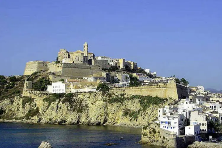 
	Ibiza, na Espanha: a&nbsp;inadimpl&ecirc;ncia das fam&iacute;lias estimula a recess&atilde;o na Espanha, um dos pa&iacute;ses mais atingidos pela crise econ&ocirc;mica na zona do euro
 (Wikimedia Commons)