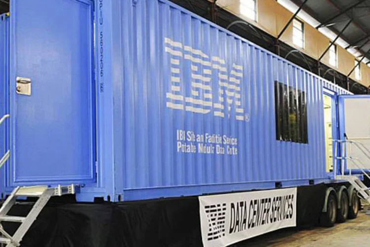 O data center em container, da IBM, é uma opção para empresas que precisam instalar um central de dados mas não querem construir um prédio para isso (Divulgação)