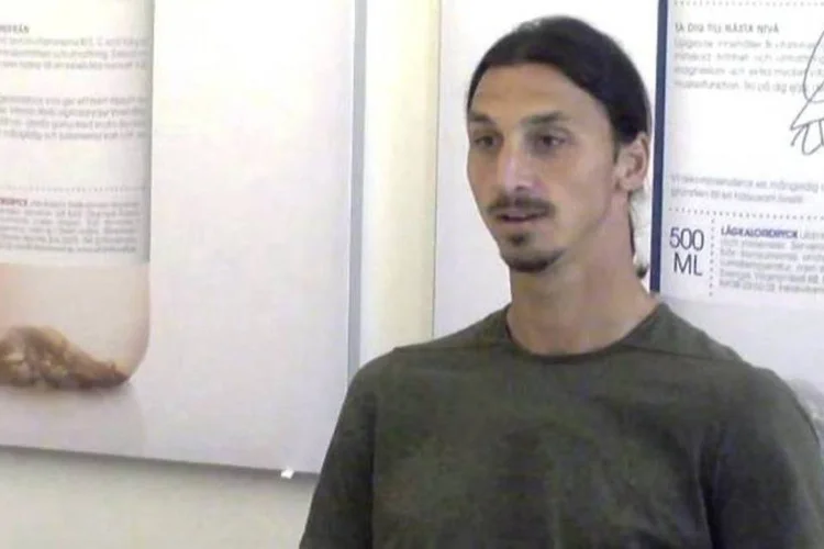
	Zlatan Ibrahimovic: o atacante do PSG surpreendeu o consumidor em campanha criada para a marca de bebidas vitaminadas Vitamin Well
 (Reprodução/YouTube)