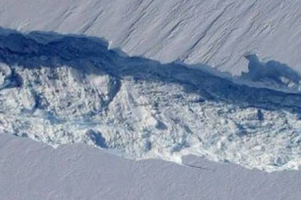 Fenda na Antártida pode formar iceberg gigante