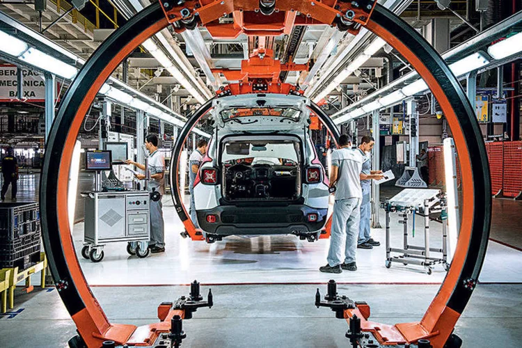 
	F&aacute;brica da Fiat: a ind&uacute;stria automobil&iacute;stica eliminou milhares de postos de trabalho em 2015
 (Germano Luders/Exame)