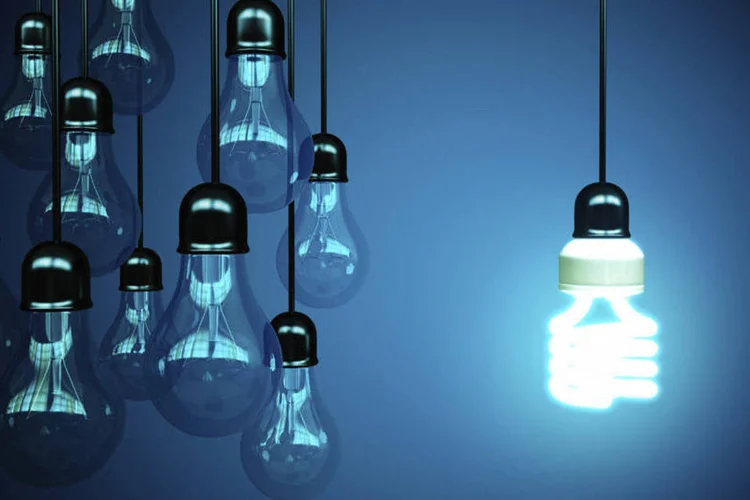 
	L&acirc;mpadas: reduzir tempo no banho ajuda a reduzir gasto com energia
 (Thinkstock)
