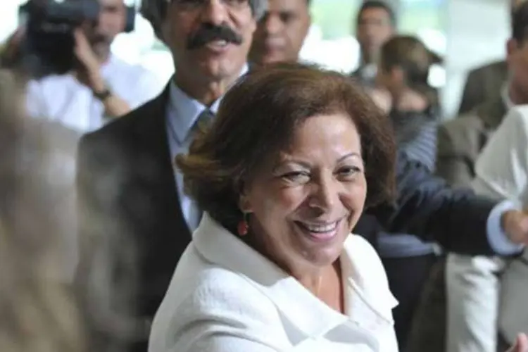 Ideli Salvatti, ministra das Relações Institucionais, e seu antecessor no cargo, Luiz Sérgio (Agência Brasil)