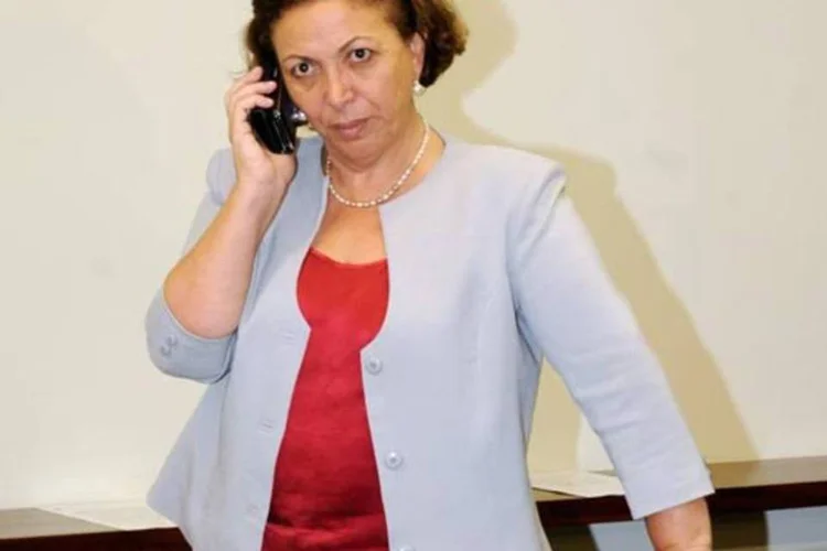 Ideli Salvatti: “[quanto às] indicações, o PR tem todo o direito de fazer; agora, levando em consideração que quem nomeia é quem decide. E quem nomeia é a presidenta” (Moreira Mariz/Agência Senado)