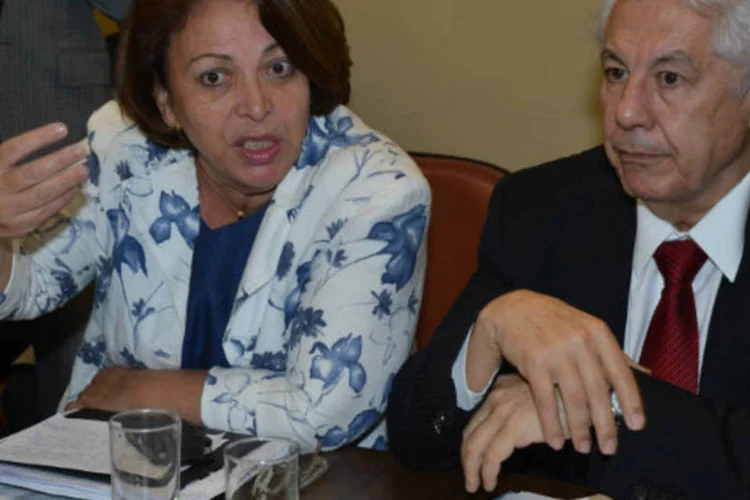 A ministra de Relações Institucionais, Idelli Salvatti, e o líder do governo na Câmara, Arlindo Chinaglia (Valter Campanato/ABr)