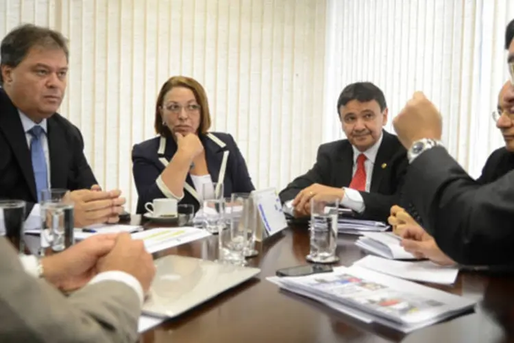 Ministra da Secretaria de Relações Institucionais, Ideli Salvatti, se reúne com líderes da base aliada do governo no Senado (Antonio Cruz/ABr)