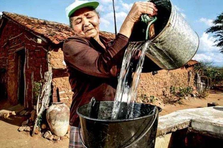 
	E a &aacute;gua n&atilde;o chega: no Cear&aacute;, por exemplo, as 8 mil represas poderiam armazenar 18 bilh&otilde;es de metros c&uacute;bicos, segundo Suassuna
 (Cristiano Mariz/EXAME.com)