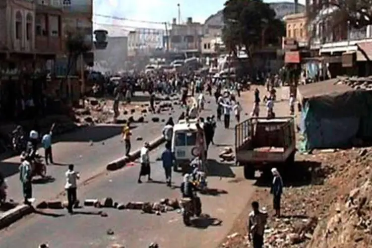 
	Confrontos na cidade iemenita de Daleh em 27 de janeiro de 2010: combatentes separatistas capturaram 15 soldados durante o embate
 (AFP)