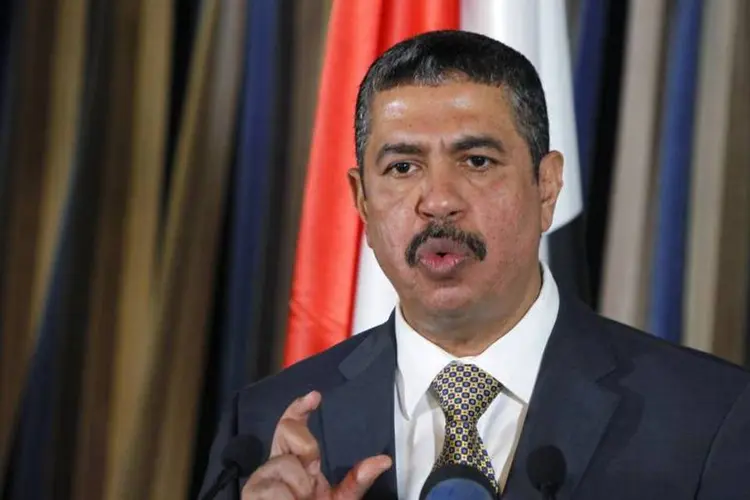 
	Novo primeiro-ministro do I&ecirc;men, Khaled Bahah, na cerim&ocirc;nia de posse do novo governo
 (Reuters/Mohamed al-Sayaghi)