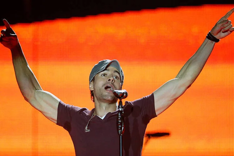 
	O cantor espanhol Enrique Iglesias durante show em Barcelona: ele n&atilde;o compareceu &agrave; cerim&ocirc;nia
 (REUTERS/Albert Gea)