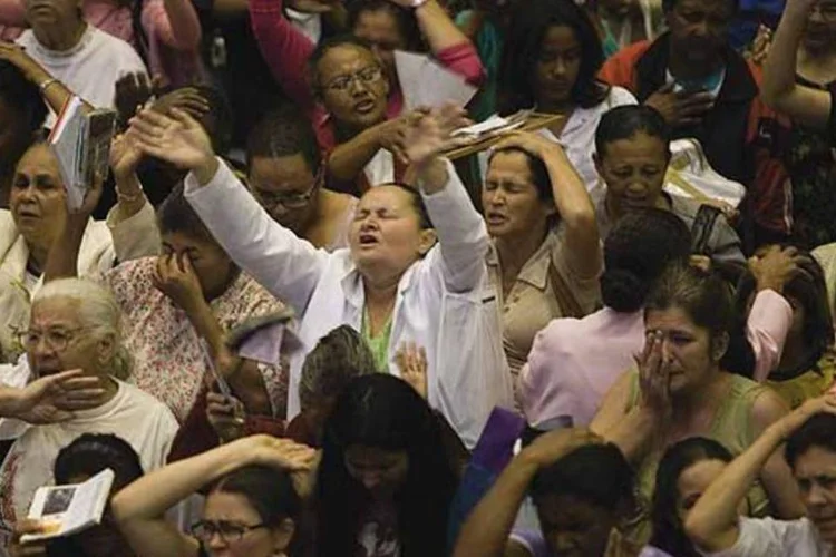 
	Culto na igreja: por tradi&ccedil;&atilde;o, cada of&iacute;cio tem seu santo padroeiro, dos marinheiros at&eacute; os ca&ccedil;adores
 (VEJA)