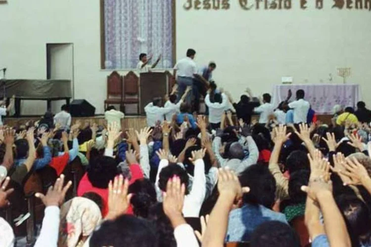 
	Fi&eacute;is da Igreja Universal do Reino de Deus: a v&iacute;tima teria entrado na igreja buscando prote&ccedil;&atilde;o
 (VEJA)