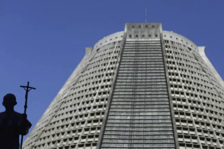 
	Catedral onde se espera que papa Francisco realize uma missa na Confer&ecirc;ncia Nacional dos Bispos do Brasil, no Rio de Janeiro: em um painel digital no Centro de Intelig&ecirc;ncia da Ag&ecirc;ncia Brasileira de Intelig&ecirc;ncia (Abin), s&atilde;o atualizadas constantemente as &ldquo;fontes de amea&ccedil;a&rdquo;.
 (Ricardo Moraes/Reuters)