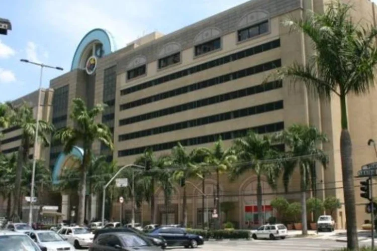 
	Fachada do Shopping Iguatemi, em S&atilde;o Paulo: empresa poder&aacute; readquirir 1,77% das a&ccedil;&otilde;es em circula&ccedil;&atilde;o
 (Divulgação)