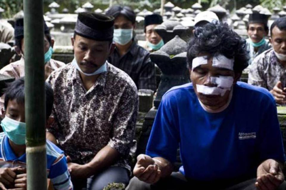 Sobe para 343 o total de mortos por tsunami e erupção vulcânica na Indonésia