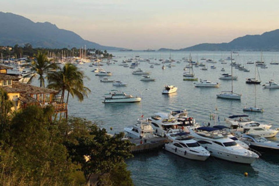 Vento paralisa serviço de balsas São Sebastião-Ilhabela