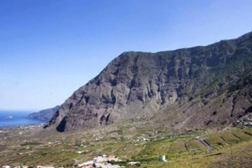 Erupção vulcânica pode atingir povoado nas Canárias