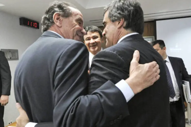Senadores Aloysio Nunes Ferreira (PSDB-SP) e Wellington Dias (PT-PI) durante reunião com ministro da Justiça, José Eduardo Cardozo (Geraldo Magela/Agência Senado)